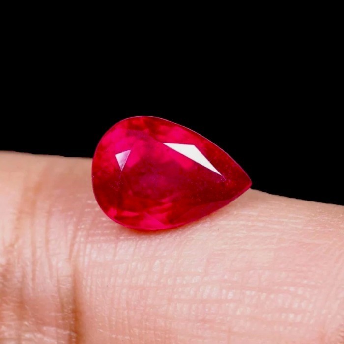Natural Ruby Pear Cut 12x10 Tetes Air Facet Batu Rubi red pigeon blood madagascar / mozambique