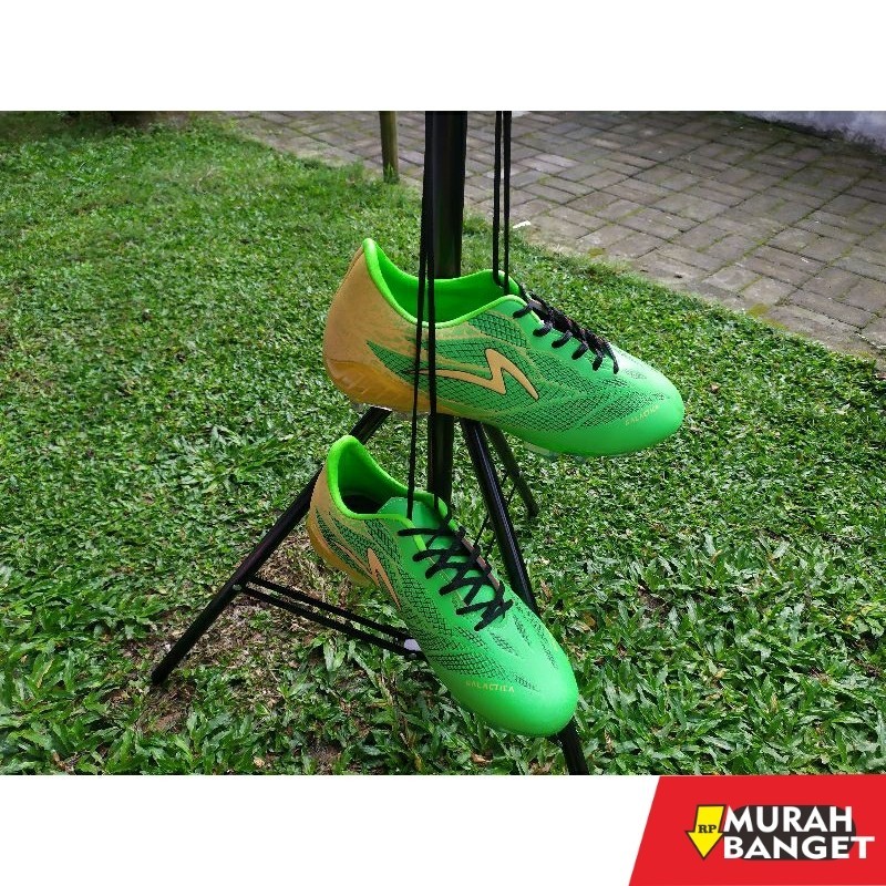 Sepatu specs keren- Sepatu bola specs spyder