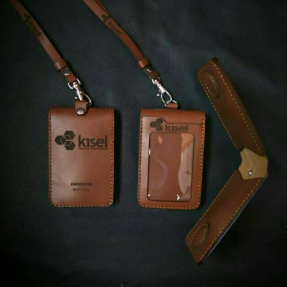 

NAME TAG CUSTOM LOGO PERUSAHAAN ID CARD HOLDER MAGNET, NAME TAG KULIT MODEL FLIP MAGNET, ID CARD