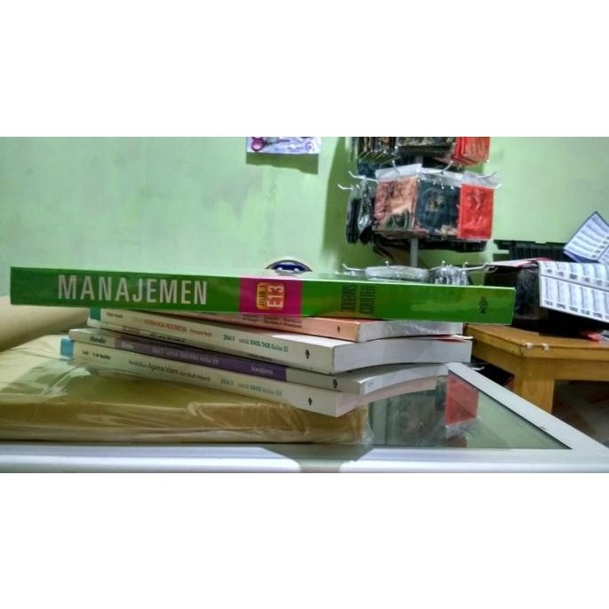 

ORIGINAL MANAJEMEN ROBBINS COULTER JILID 1 EDISI 13 ERLANGGA