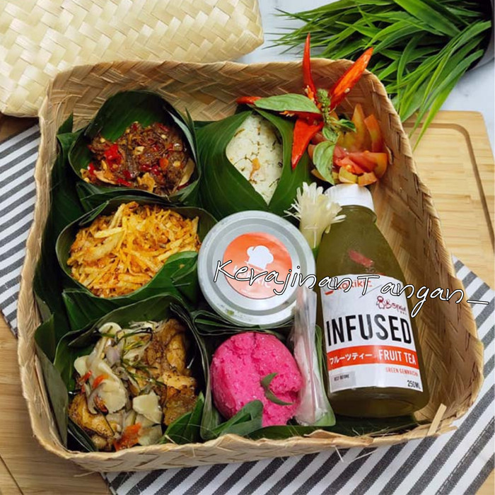 

Besek bambu ukuran 25x25 sepasang murah tempat daging qurban