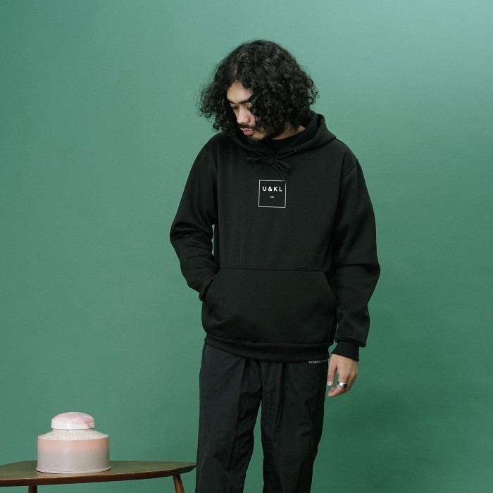 UNKL347 Jacket Hoodie Hitam Model Simpel Bahan Fleece PASE