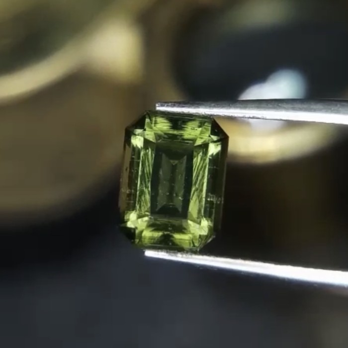 Natural Batu moldavite Ceko Special Step Cut Octagon Certified GRI HQ