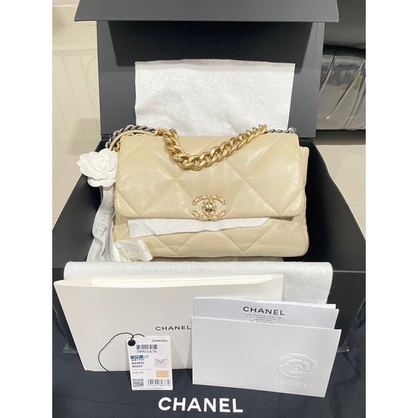 Preloved Chanel 19 Complete Set Flap Bag Size Medium 2021