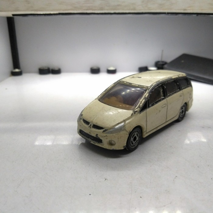 tomica mitsubishi grandis  loose junk -SK89
