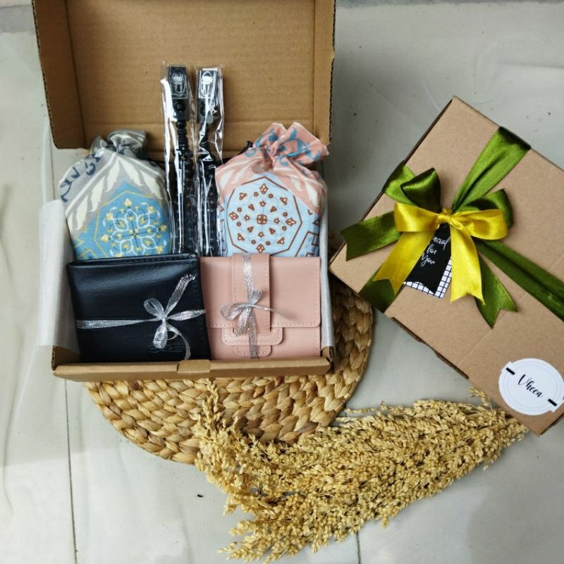 

HAMPERS SAJADAH COUPLE | HAMPERS SAJADAH TRAVEL | HAMPERS LEBARAN | KADO NIKAH | HAMPERS PERNIKAHAN | KADO PERNIKAHAN | SOUVENIR PENGAJIAN/ langsung proses