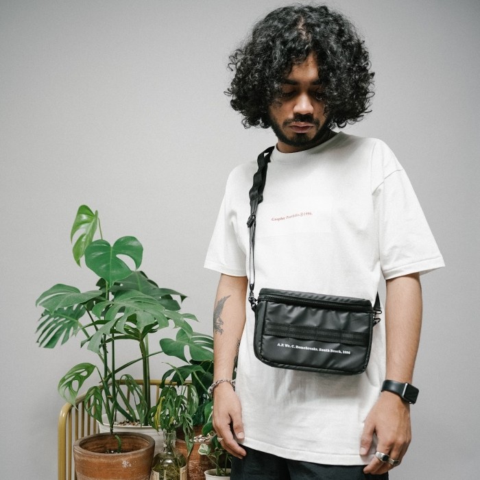 UNKL347 Tas Slingbag Warna Hitam Bahan Polyester DSRR