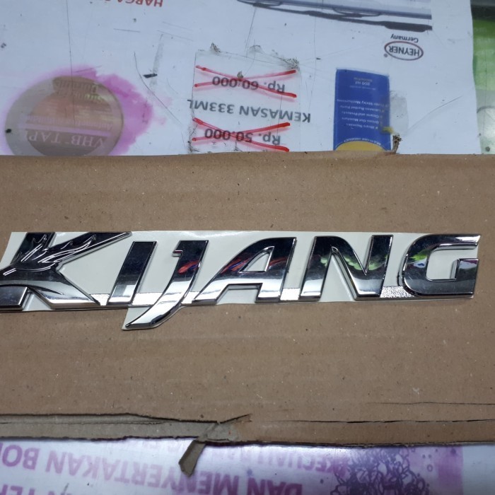 Emblem " Kijang " mobil innova