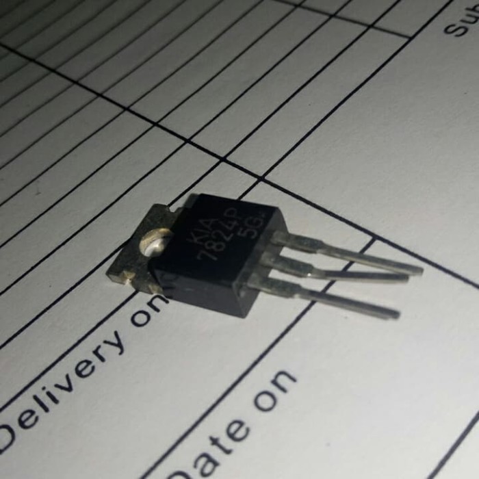DS99 IC L7824CV L7824 7824 Linear Voltage Regulator