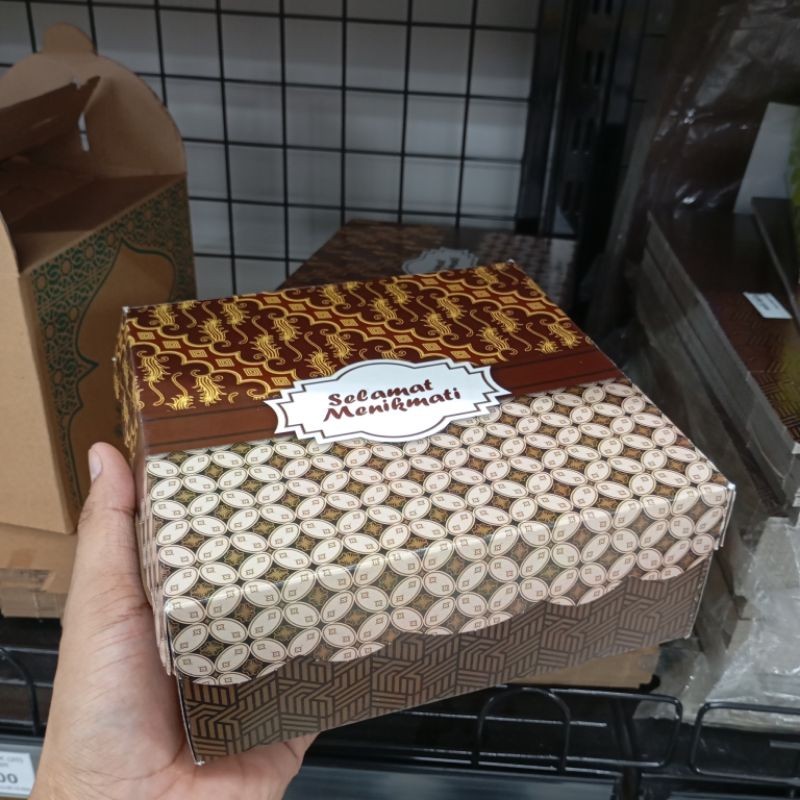 

DUS R10B 310 BATIK COKLAT UKURAN 22X22 (10 LEMBAR)