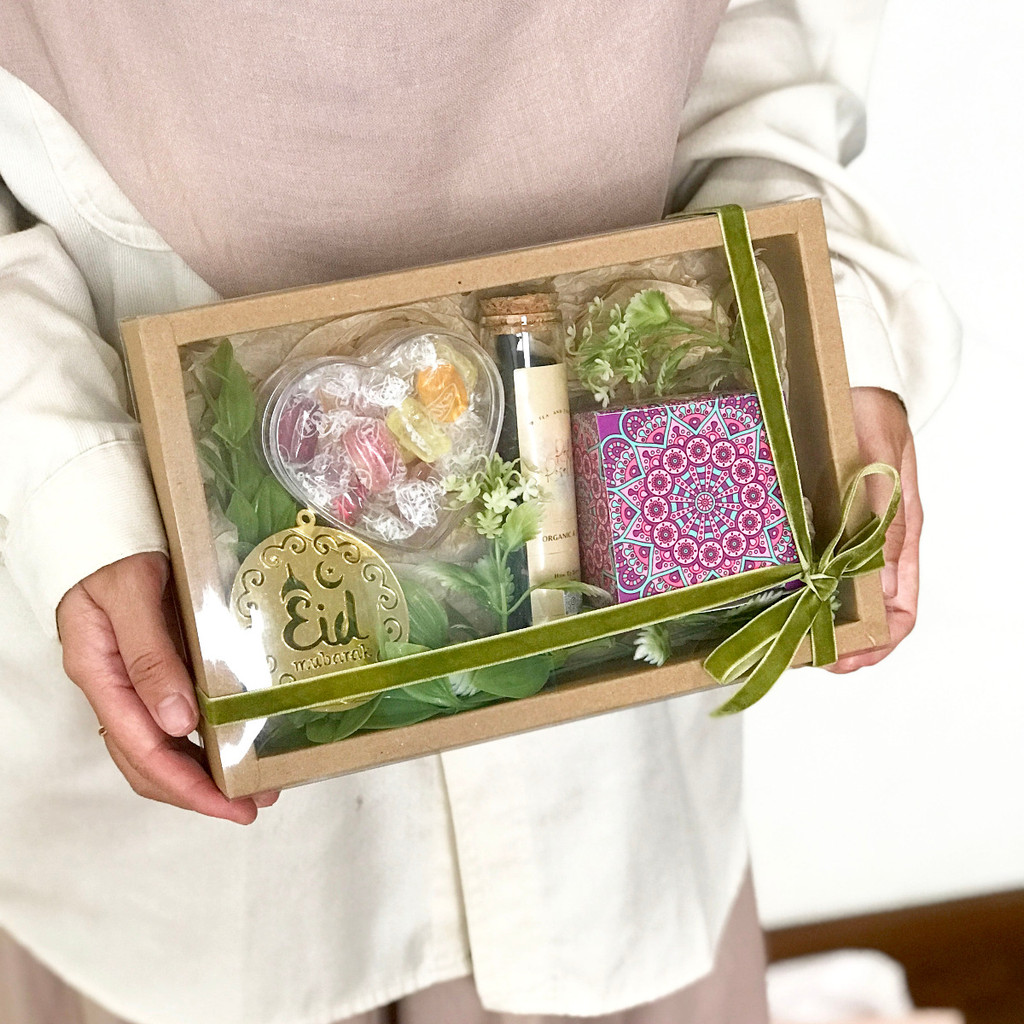 

Hampers Lebaran Idul Fitri Layla Bingkisan Kue Ramadhan Parcel Premium Parsel Eid Mubarak Bunga