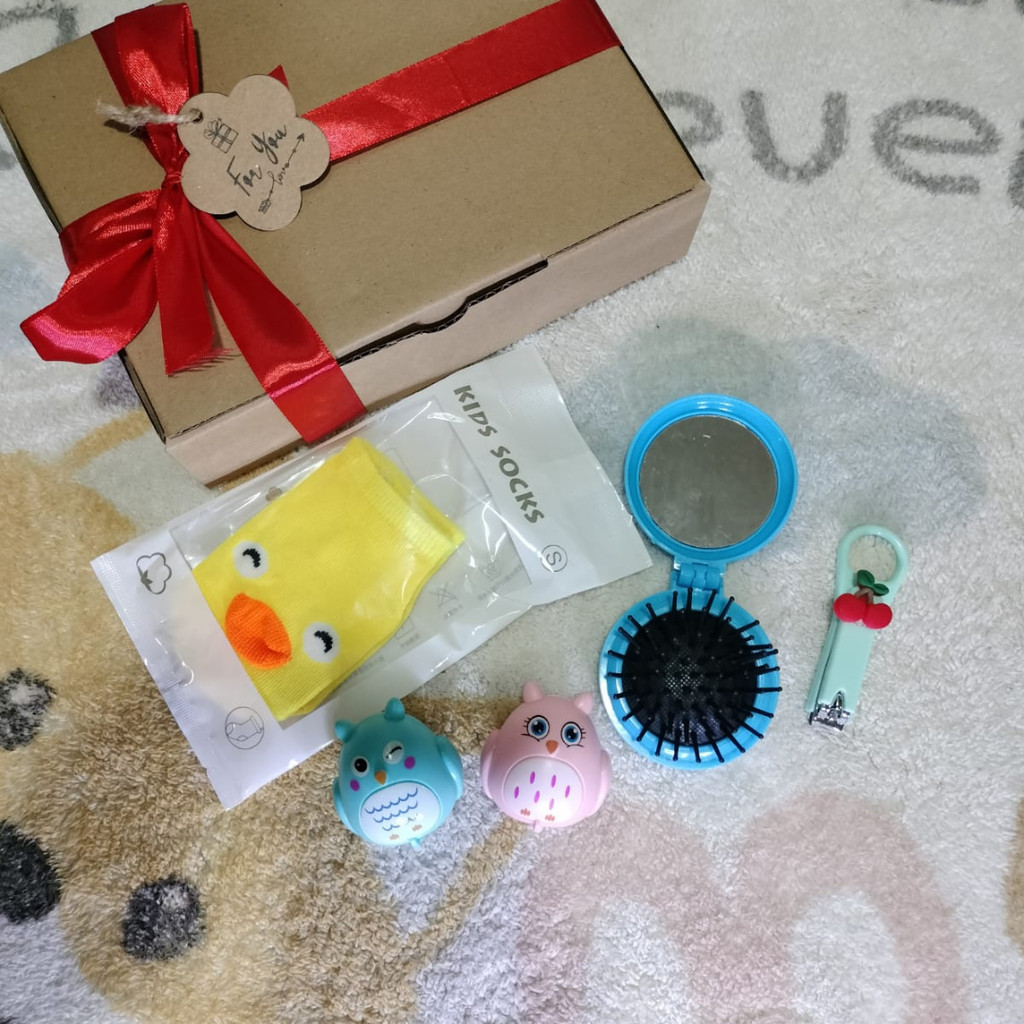 

Hampers Mainan/ Hampers Ikat Rambut/ Hampers Aksesoris/ Hampers ATK/ Hadiah/ Kado