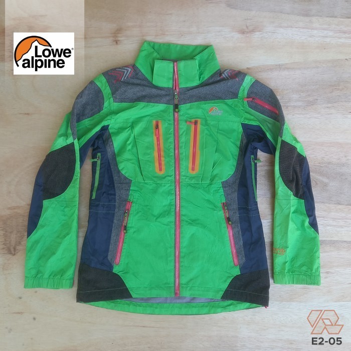 jaket outdoor gunung cewek Lowe alpine warna hijau size 90 / S