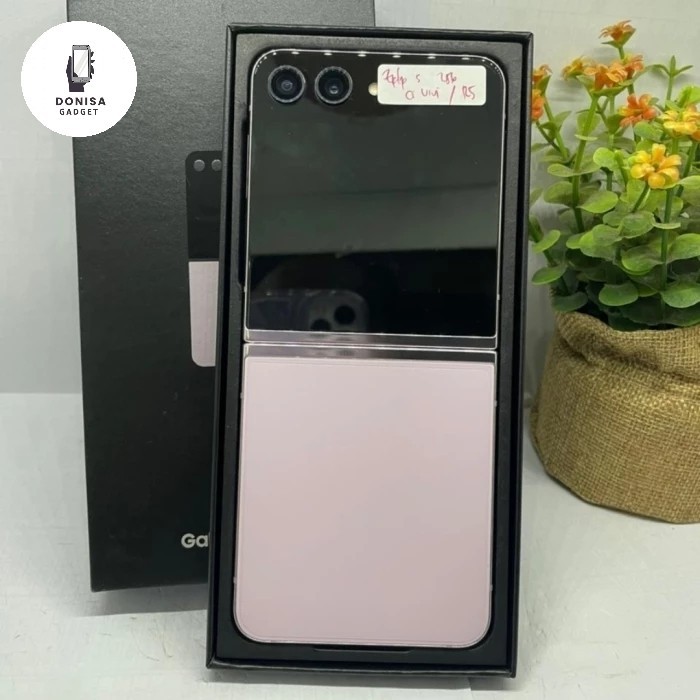 Samsung Galaxy Z Flip 5 8/256GB  RESMI SEIN - SECOND FULLSET