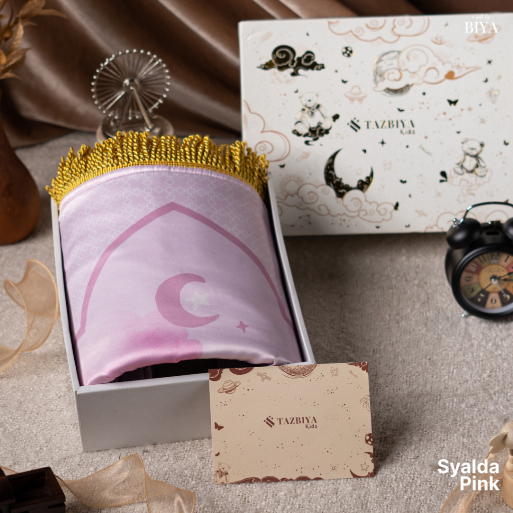 

GIFT SAJADAH ANAK TAZBIYA I Sajadah + Kartu + Box I KADO ULANG TAHUN ANAK | HADIAH ANAK | KADO ANAK I GIFT KIDS | HADIAH ANAK | HAMPERS RAMADAN I HAMPERS LEBARAN/ langsung proses