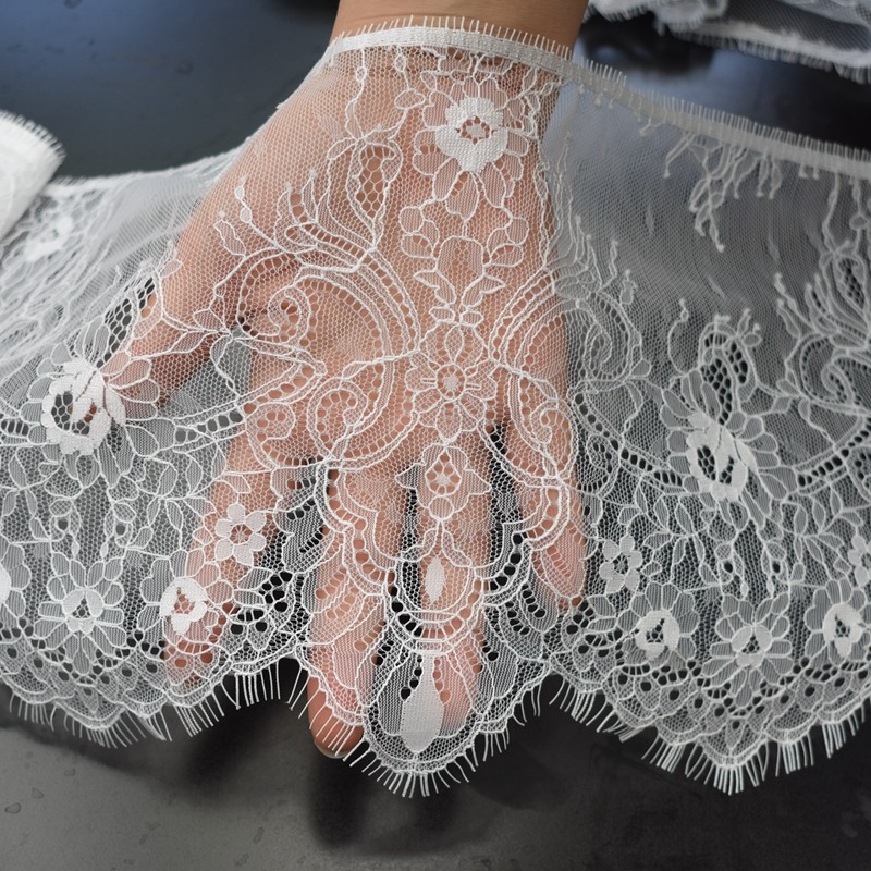 

High Quality Lace Trim Scalloped Eyelash Lace Fabrics Clothing Accessories White Chantilly Lace for Dress Needle Work