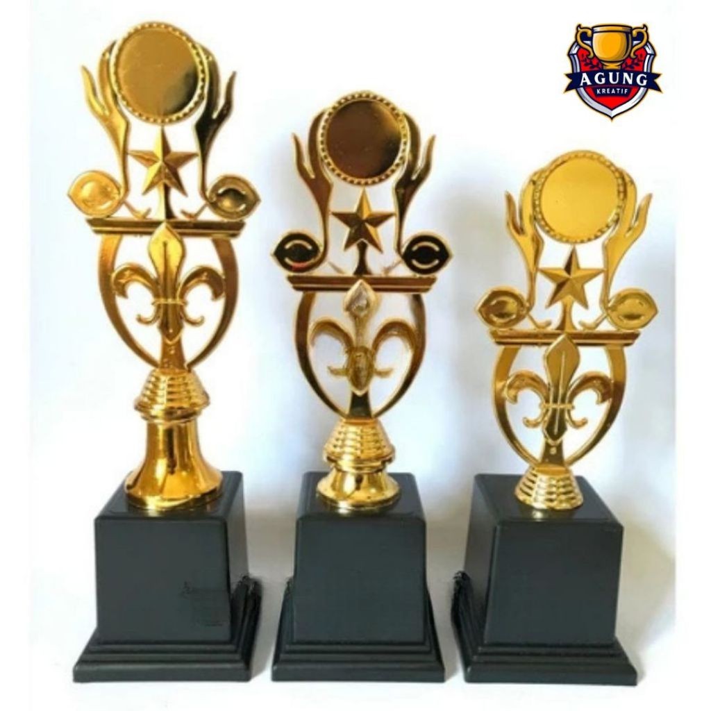 Piala pramuka satu set