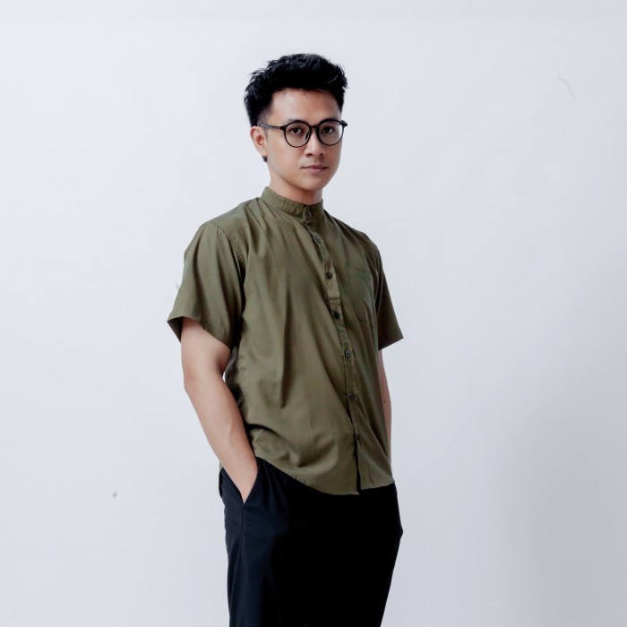 Commongoods Kemeja Koko Pendek Light Weight - Army Green