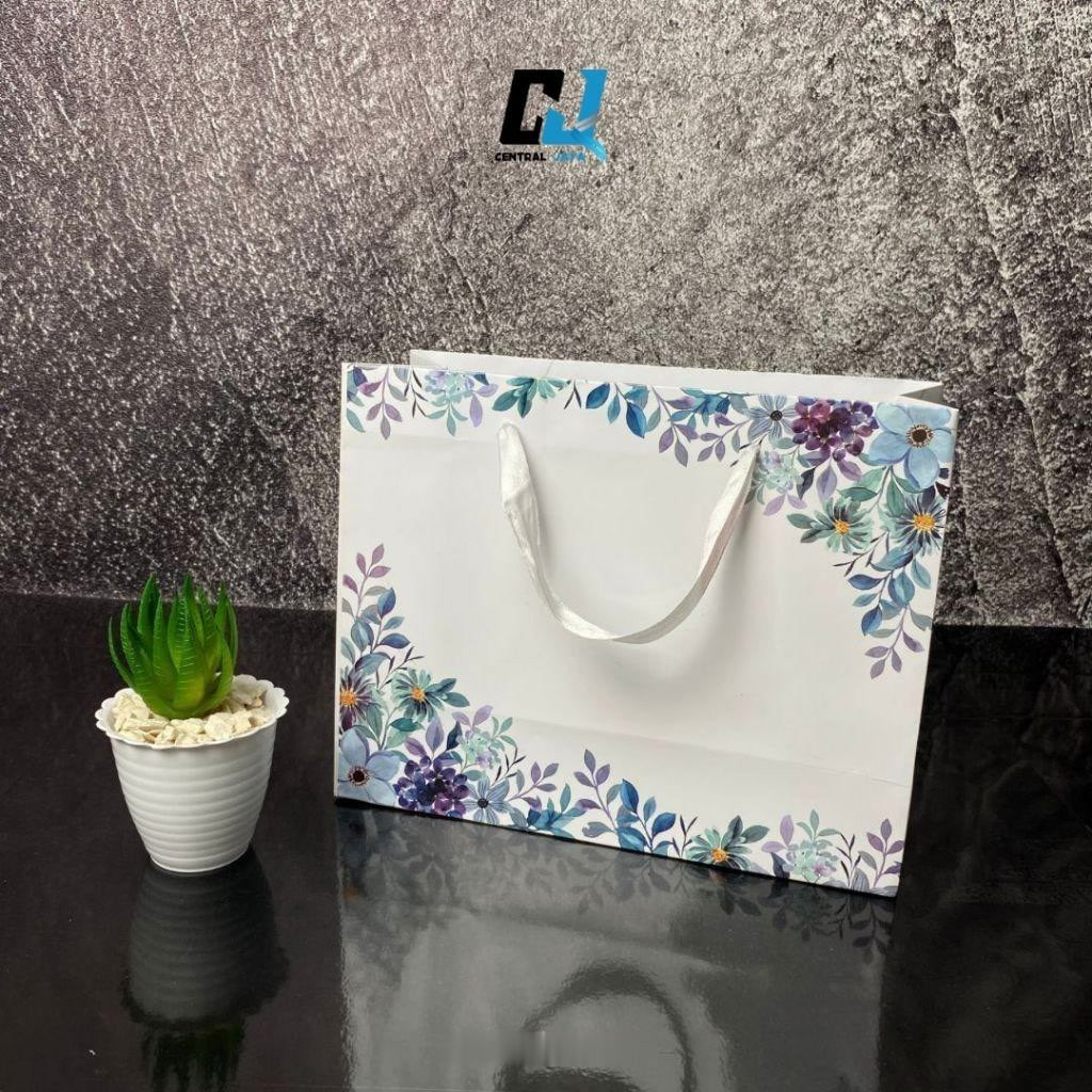 

Paper Bag Motif Bunga 25x20x10 Kado Custom Wedding Tas Souvenir Kado Kertas Ulang Tahun Bridesmaid