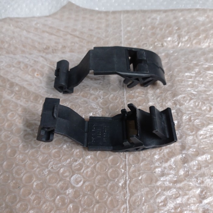 klip radiator atas Bmw E36 SPAREPART BMW