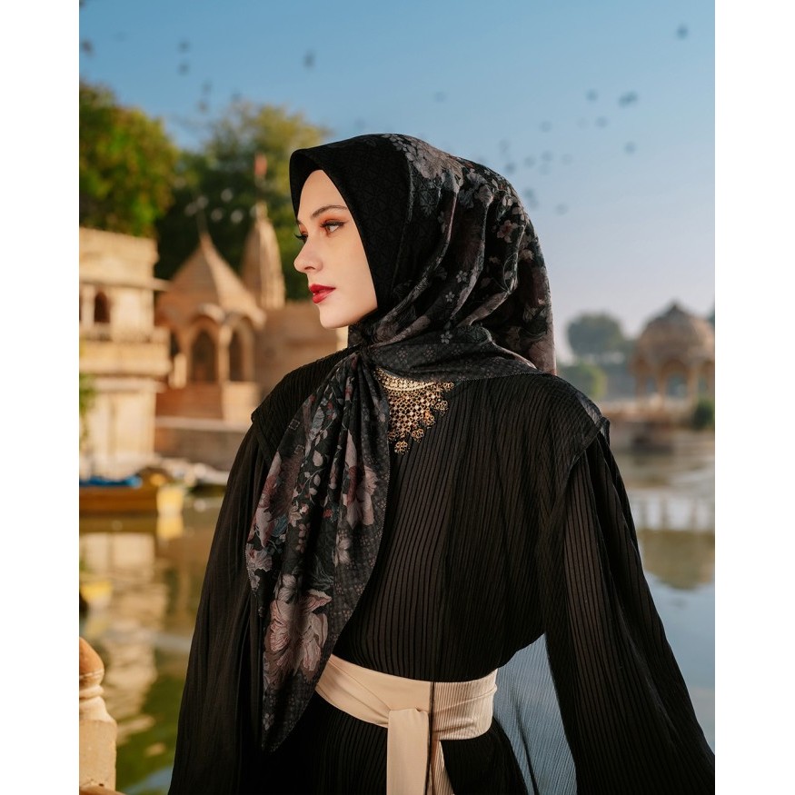 Heaven Lights - Agra Scarf - Hijab Motif Segi Empat - Maroon