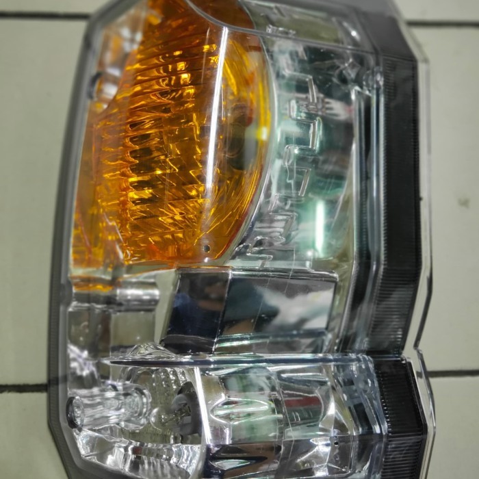 lampu sen depan Isuzu ELf NKR 55 58 71 BARU