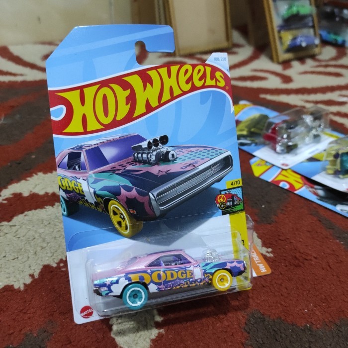 HOTWHEELS HOT WHEELS 70 Dodge Charger R/T pink L24 HTD47