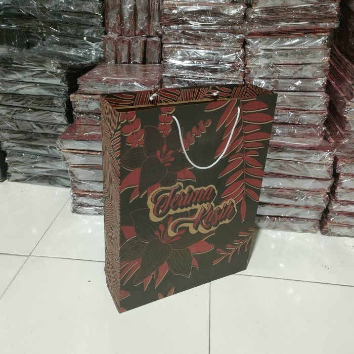 

PAPER BAG MOTIF UKURAN 30X9X40CM / GOODIE BAG HAMPERS / TAS HADIAH / HARGA SATUAN