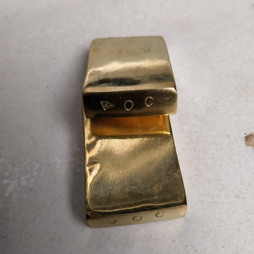 Replika Emas Batangan VOC Mirip Dengan Aslinya