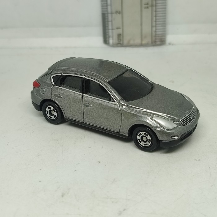 

FV99 Diecast Tomica Tomy 1 : 62 Nissan Skyline Crossover No 111 Original