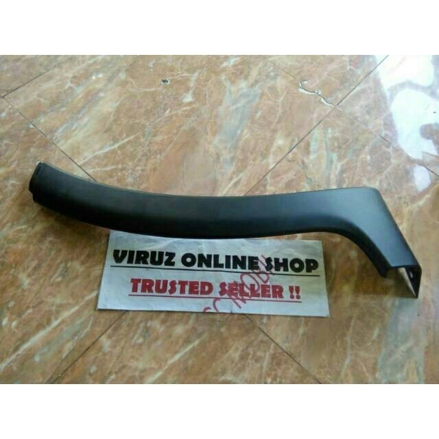 LIST SIDE BEMPER /LIST BODY BAGIAN BEMPER DEPAN SUZUKI SX4