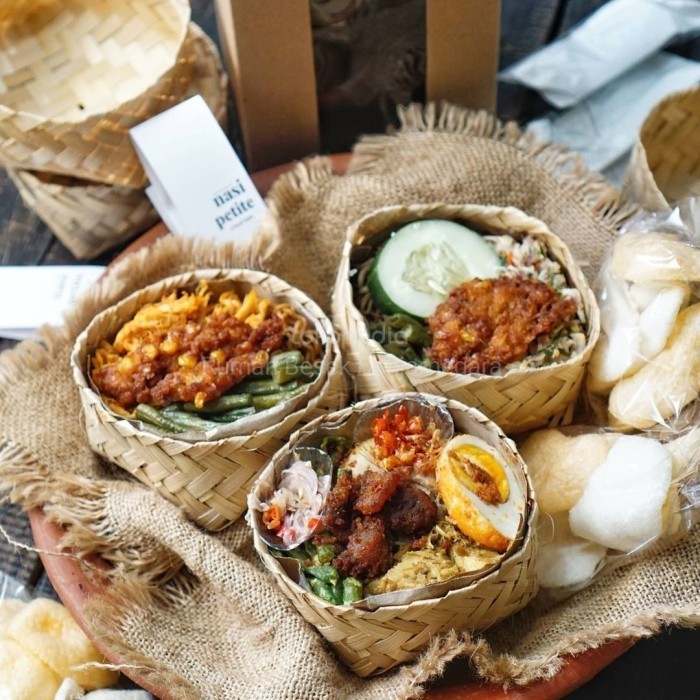 

Sepasang Besek Bambu 10x10