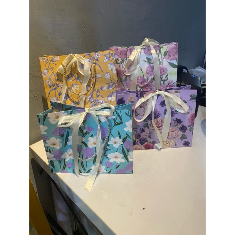 

Paperbag Flower Paperbag Kado Paperbag Hampers Hadiah Paperbag Pita