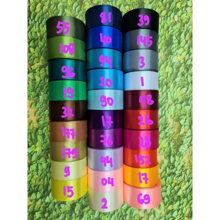 

Pita Satin 4cm / 40mm / 1 1/2inch isi 25 yds - 172.ungutua