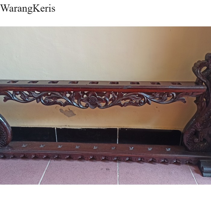 

Tempat keris besar antik