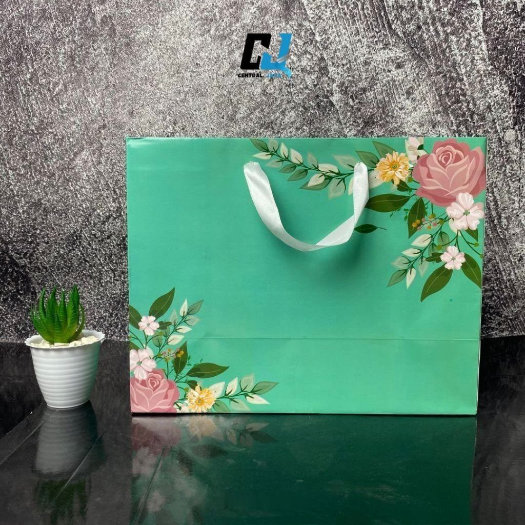 

Paperbag Motif Bunga 32,5x25x14 Paper Bag Kado Custom Wedding Tas Souvenir Kado Kertas Ulang Tahun