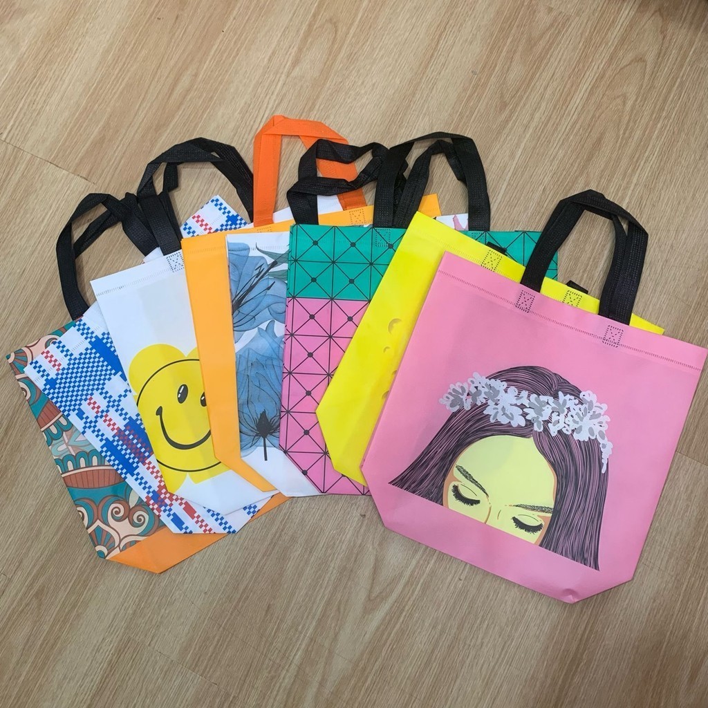 

GOODIEBAG SPUNBOND RANDOM UKURAN SEDANG BESAR 43 x 32 x 10 cm KODE T-1276 Tas Belanja / Tote Bag Kain Motif Premium Kantong Jumbo Tas Kado Kantong Hampers Souvenir