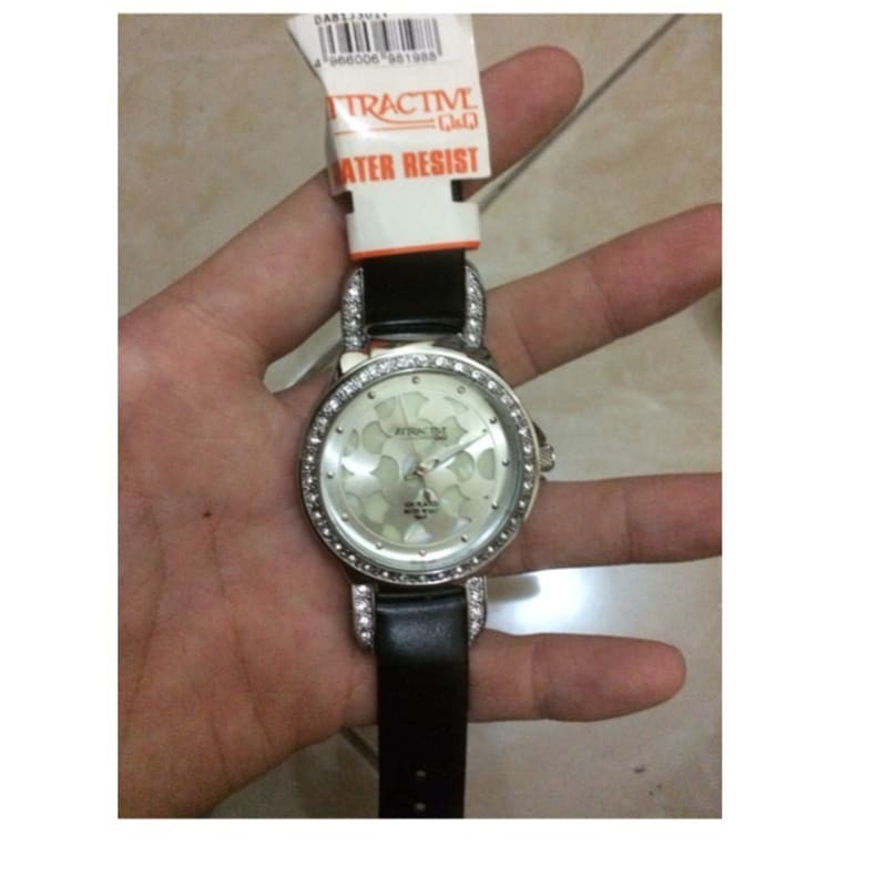 QnQ qq Q&Q attractive ladies