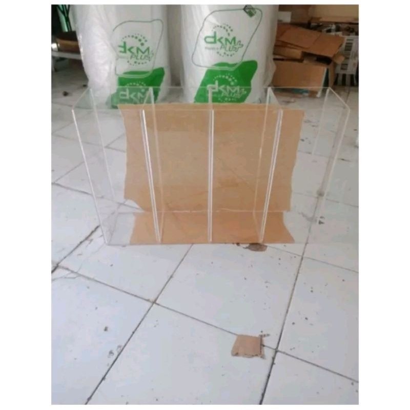 

Etalase Akrilik Buah jeruk Peras 45x8x25 peking aman