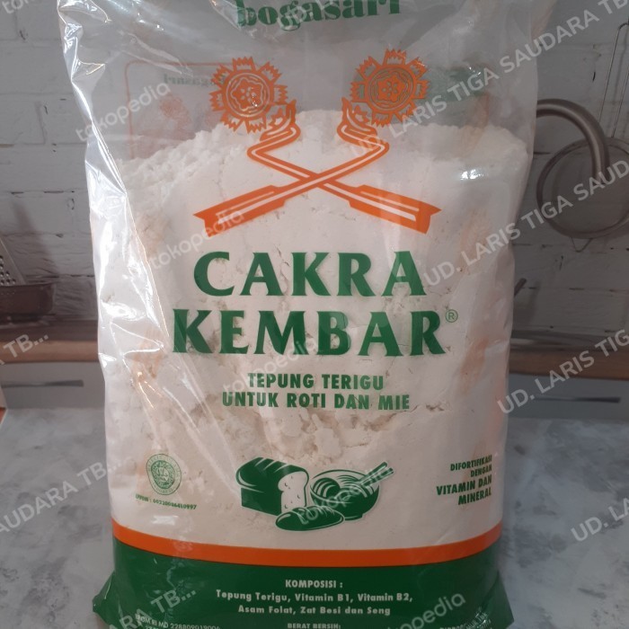 

f Bogasari Cakra Kembar Tepung Terigu untuk Roti dan Mie 1kg