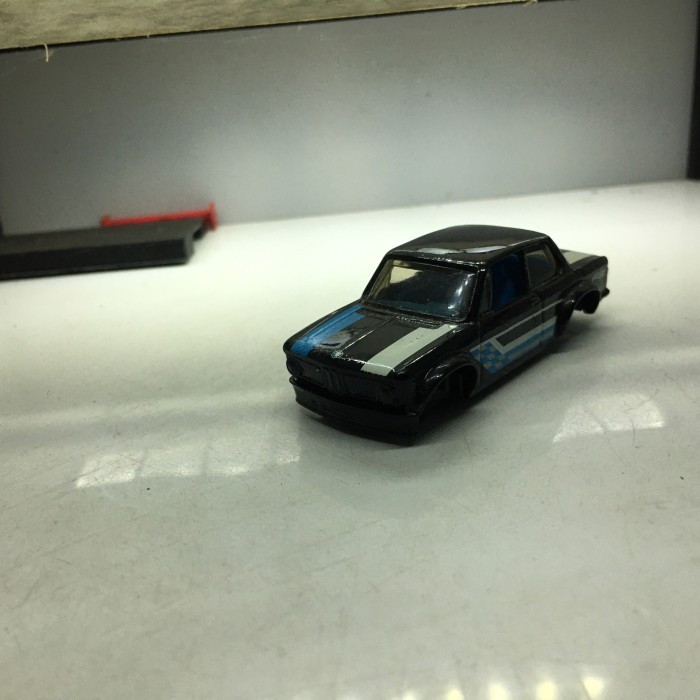 hotwheels bmw 2002 unrivet   -SK89