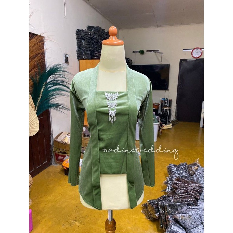 Atasan Kebaya Kutubaru - Polos, rna Hijau Sage / Bludru Premium