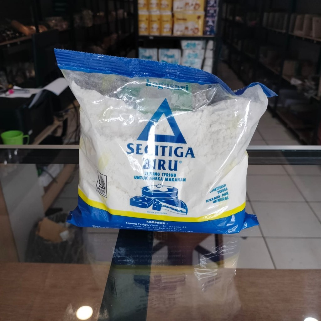 

Tepung terigu segitiga Biru 500 Gram