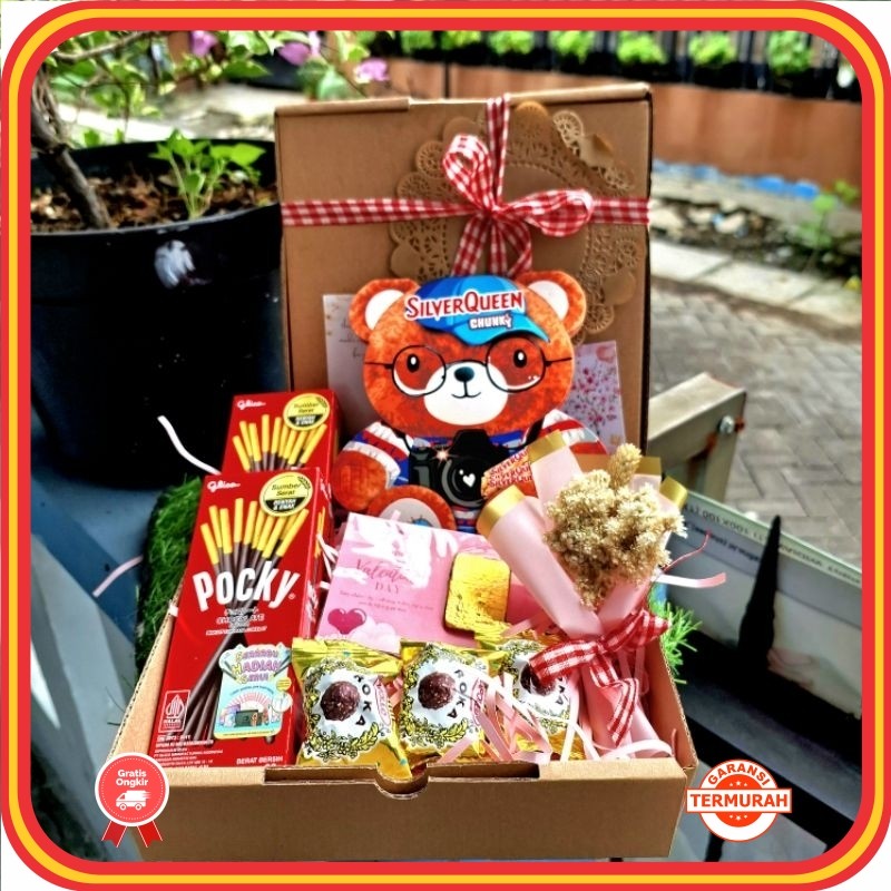 

Termurah Souvenir Kado Nikahan Teman BEstie Keren / Hampers Silverqueen Bear hampers love silverqueen beruang chungkybar bear hampers valentine hampers coklat murah hampers pacar