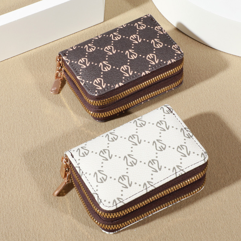 

Chic Vintage Zippered Card Holder Wallet for Women - Secure Multi-Card Slots, Fashionable Faux Leather with Coin PurseLuxurious