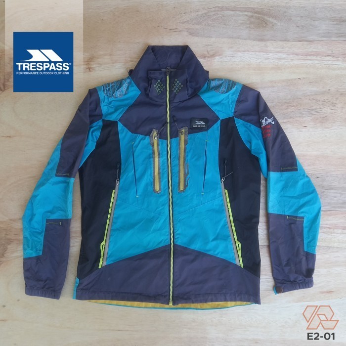 jaket gunung outdoor pria Trespass warna biru hitam size 95 / M