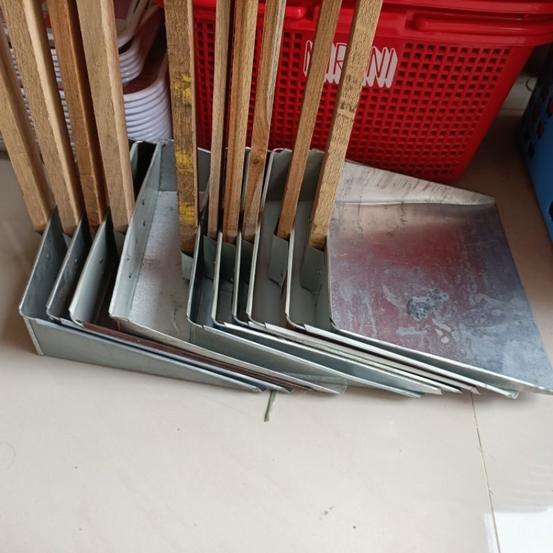 pengki kaleng murah / pengki seng gagang kayu serokan sampah pengki tradisional Serok Sampah Pengki 