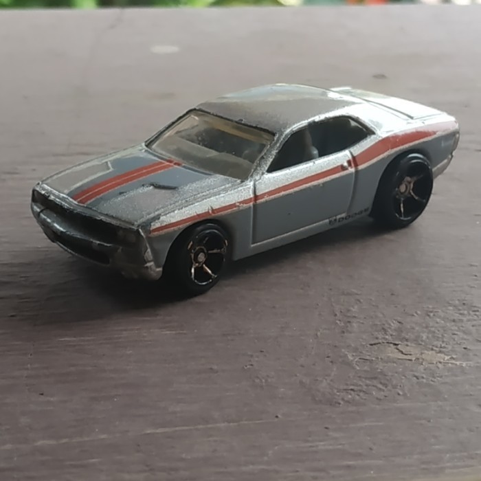 Hotwheels dodge challenger concept diecast loose junk  -OS45