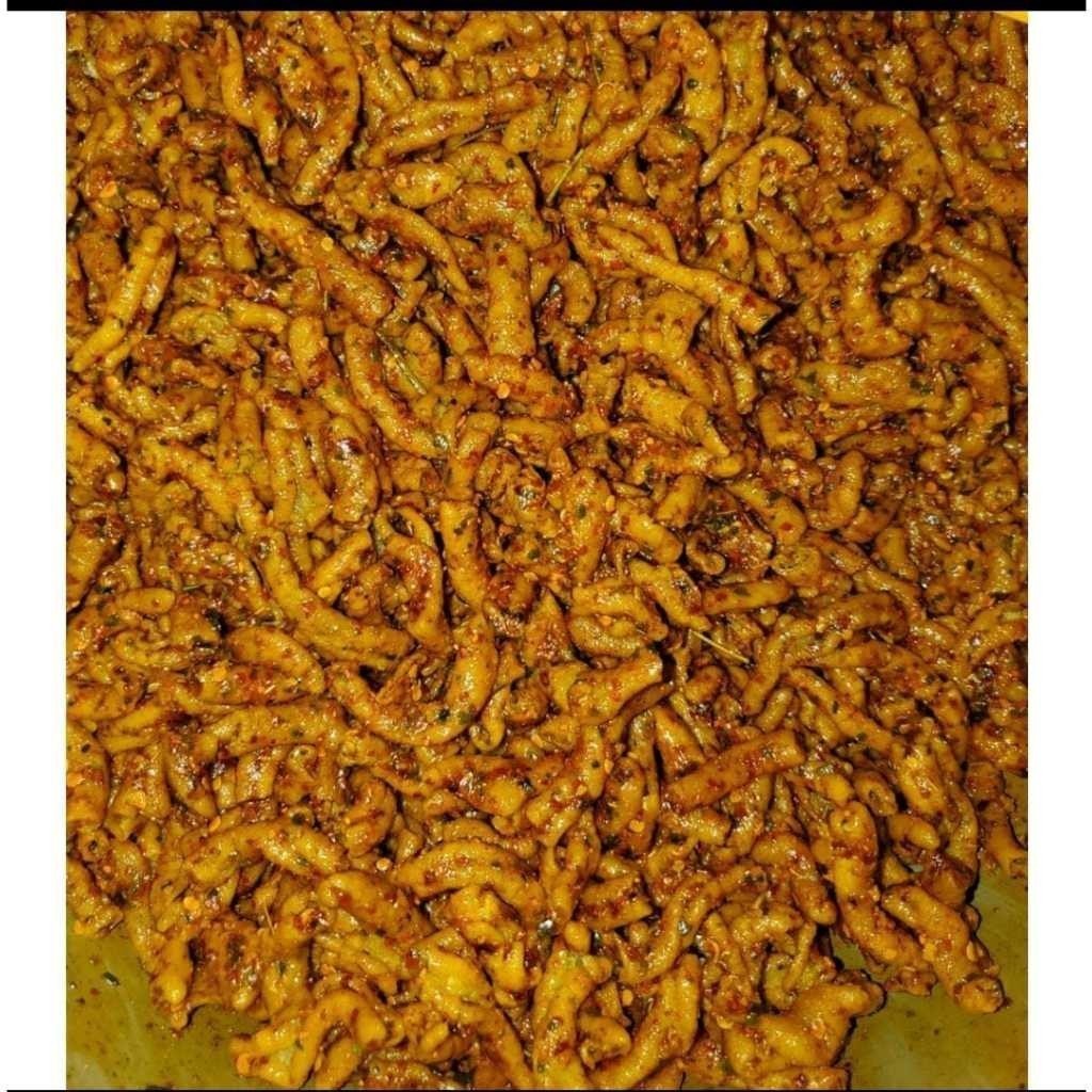 

USUS PEDAS DAUN JERUK ISI 1KG ENAK CEMILAN SEHAT CEMILAN KELUARGA Enak Bangettt | usus pedas daun jeruk