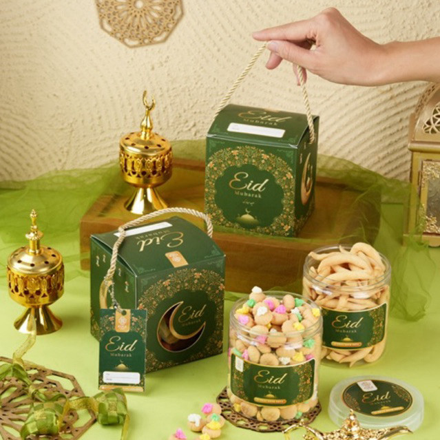 

READY STOCK Hampers Emerald 600ML Hampers Idul Fitri / Lebaran / Imlek / Natal / Kue Kering Special Wisman Premium Box